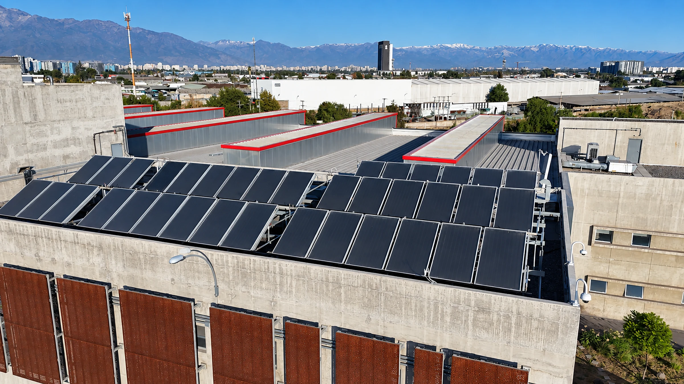Planta solar térmica corporativa ejecutada por Emergia en Santiago